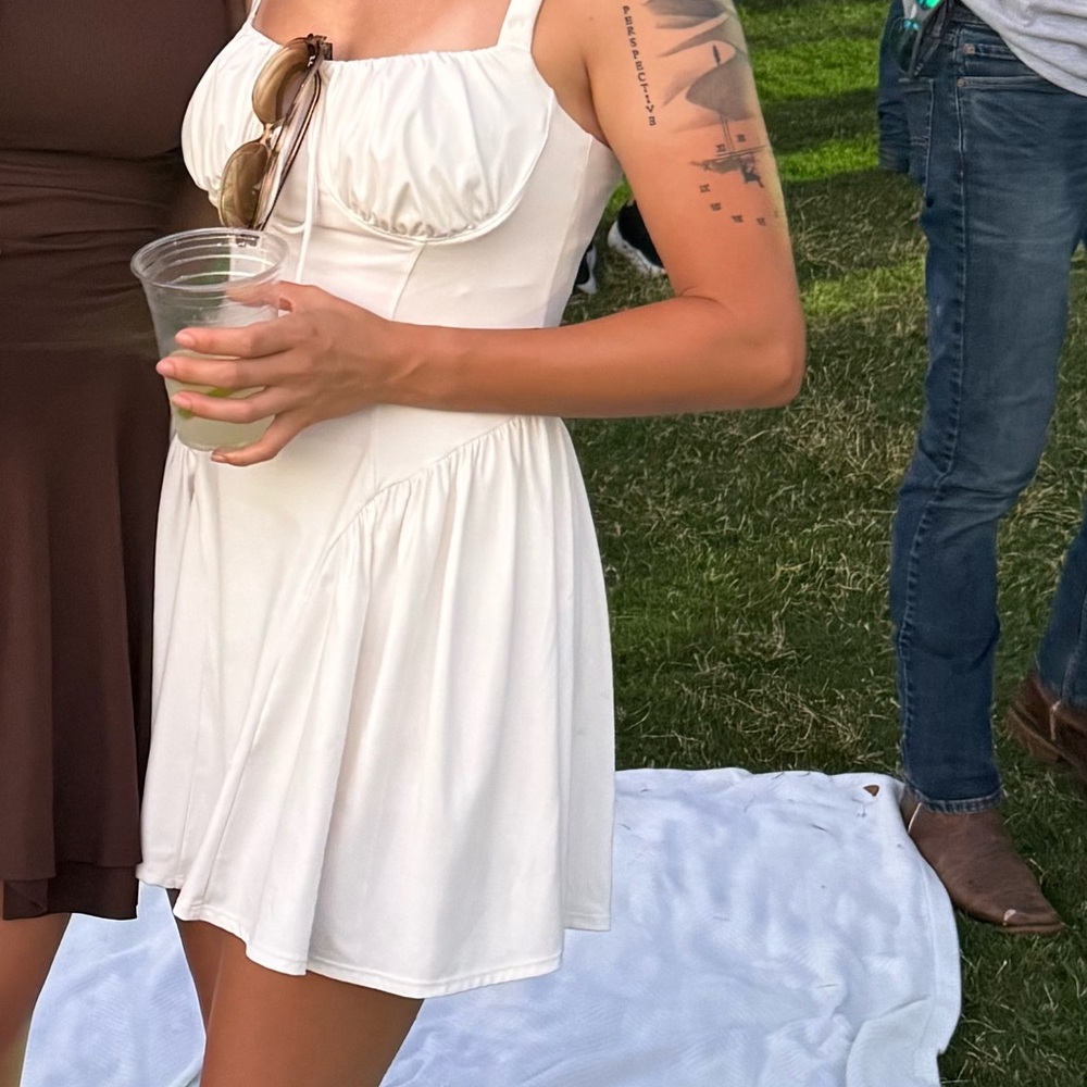 White Dress with spandex - Picture 2 of 2